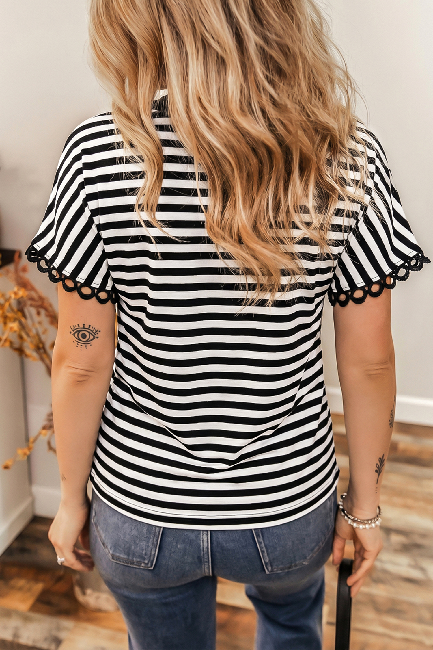 Black Striped Print V Neck Delicate Trim Casual Tee - loveforevers