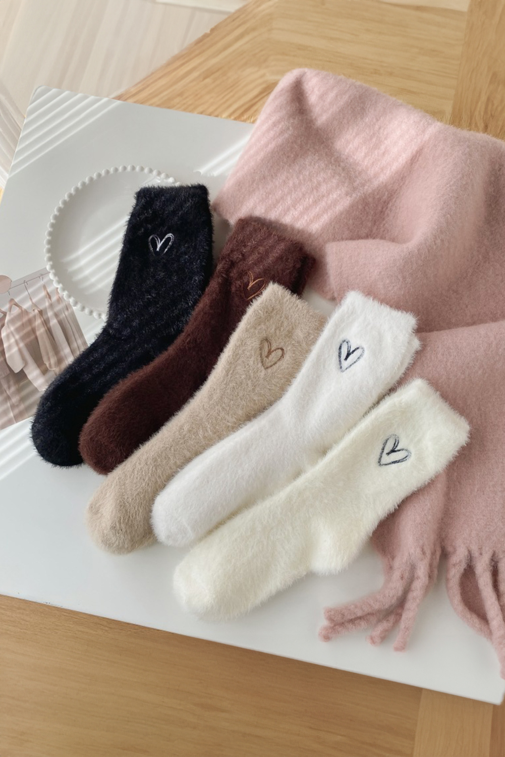 White Heart Embroidered Soft Thick Crew Socks - loveforevers