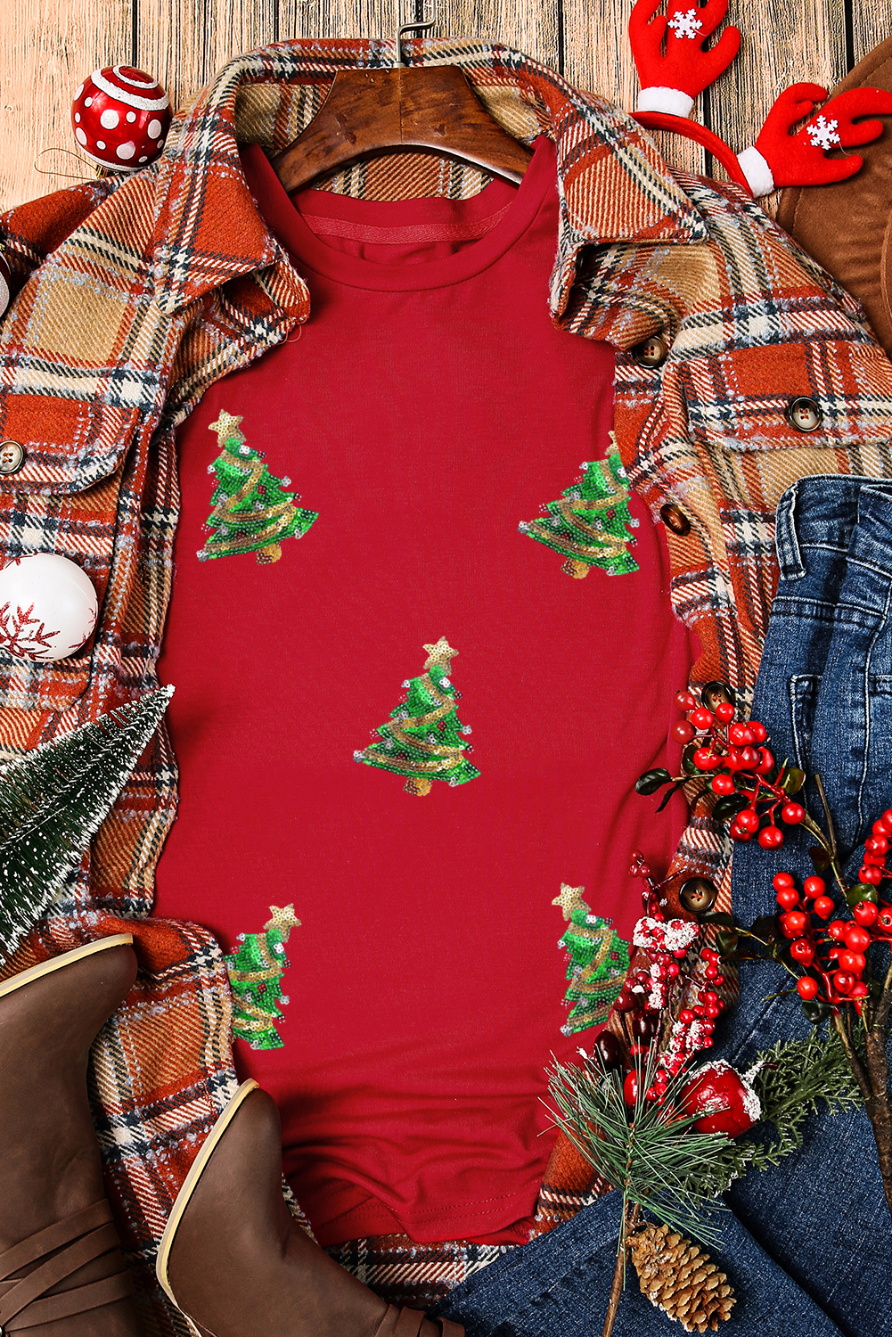 Red Sequined Christmas Tree Graphic Crewneck T Shirt - loveforevers