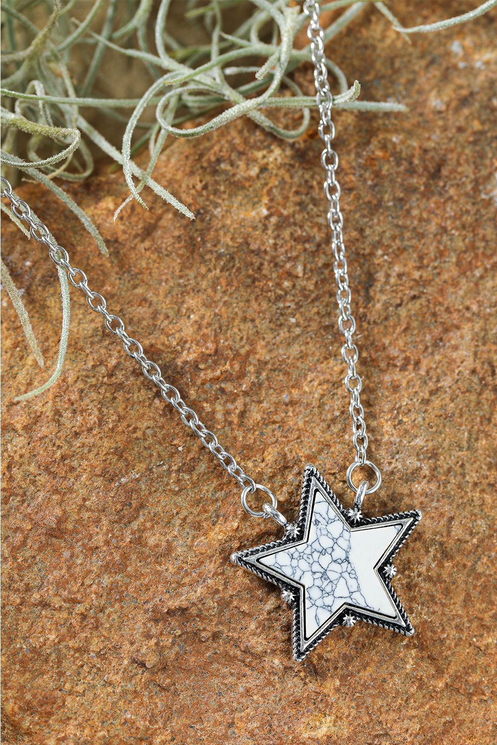 White Star Shape Pendant Chain Necklace - loveforevers