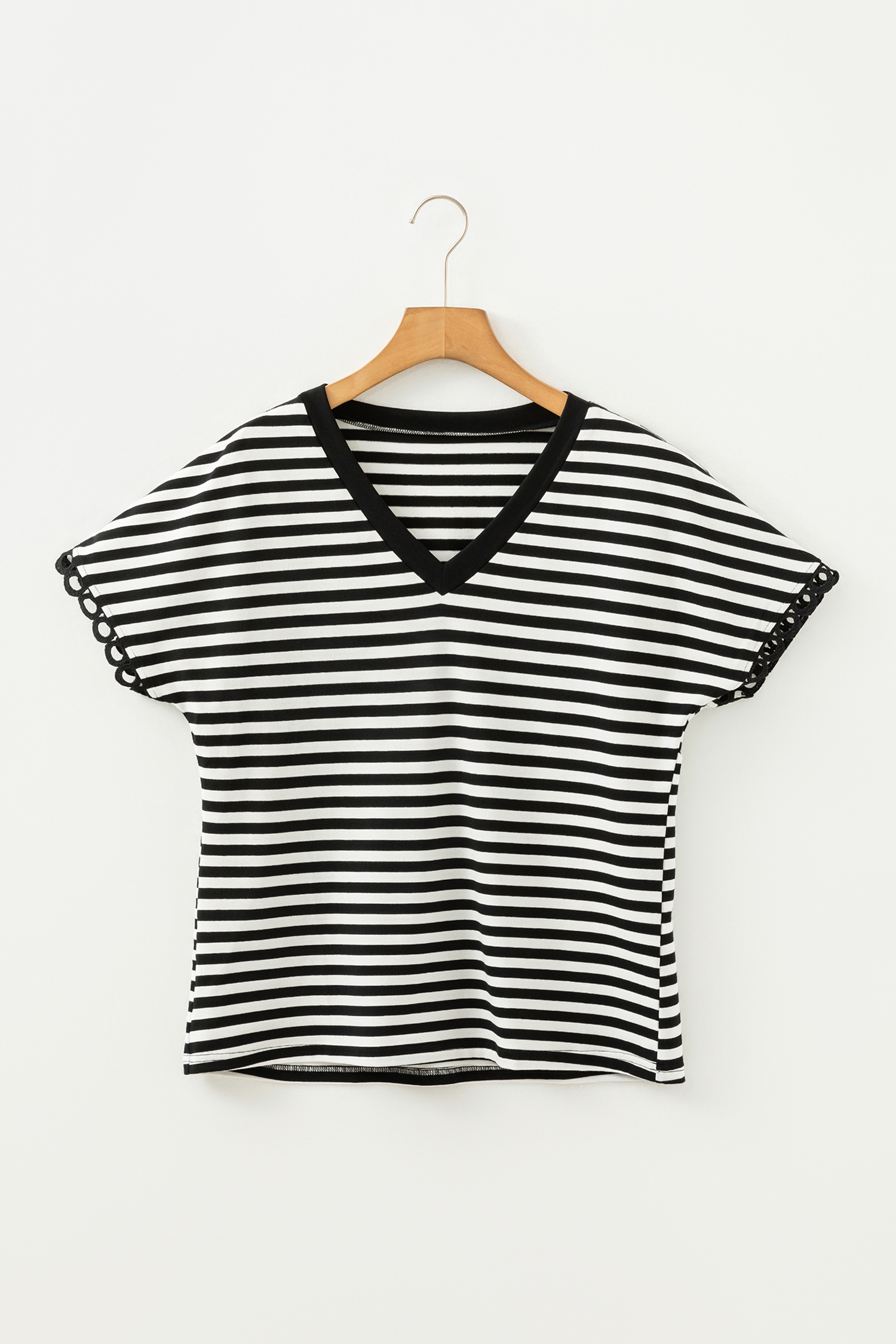 Black Striped Print V Neck Delicate Trim Casual Tee - loveforevers