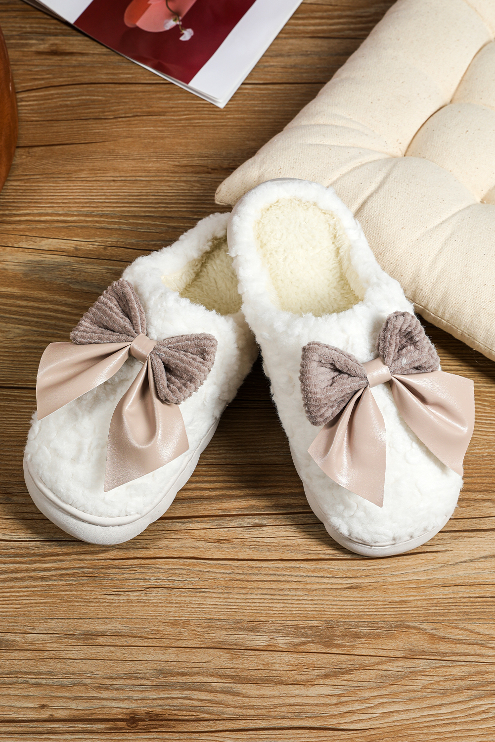 White Contrast Bowknot Applique Plush Winter Slippers (Colors May Differ by Batch) - loveforevers