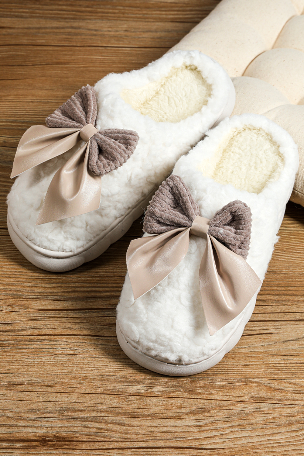 White Contrast Bowknot Applique Plush Winter Slippers (Colors May Differ by Batch) - loveforevers