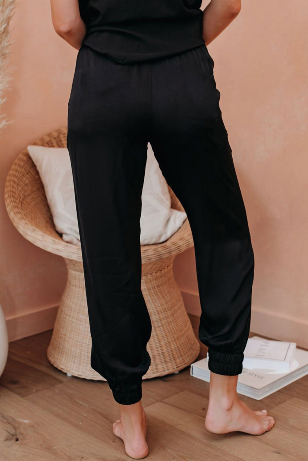 Black Drawstring Elastic Waistband Pocketed Cropped Jogger Pants - loveforevers