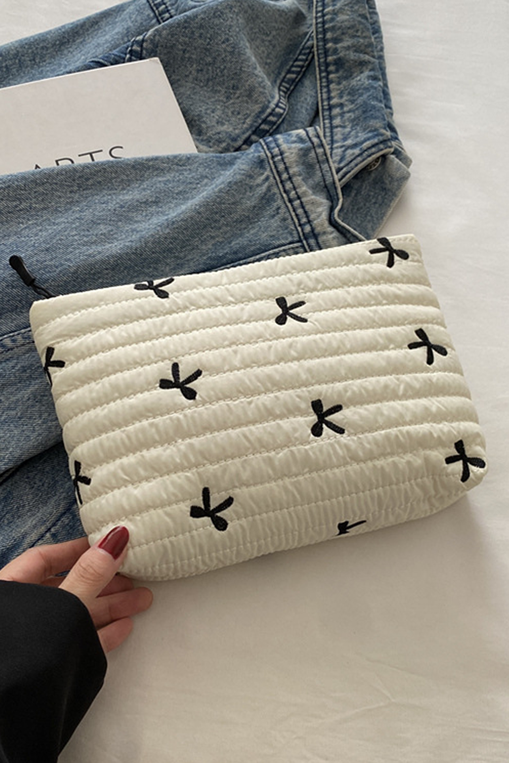 White Bow Ties Print Quilted Large Capacity Makeup Bag - loveforevers