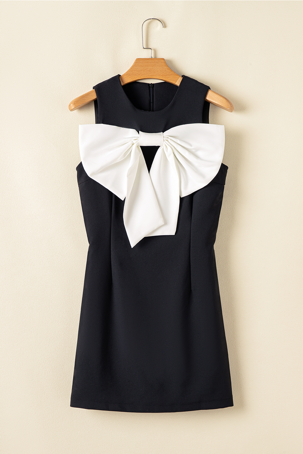 Black Contrast Bowknot Applique Crew Neck Sleeveless Mini Dress - loveforevers