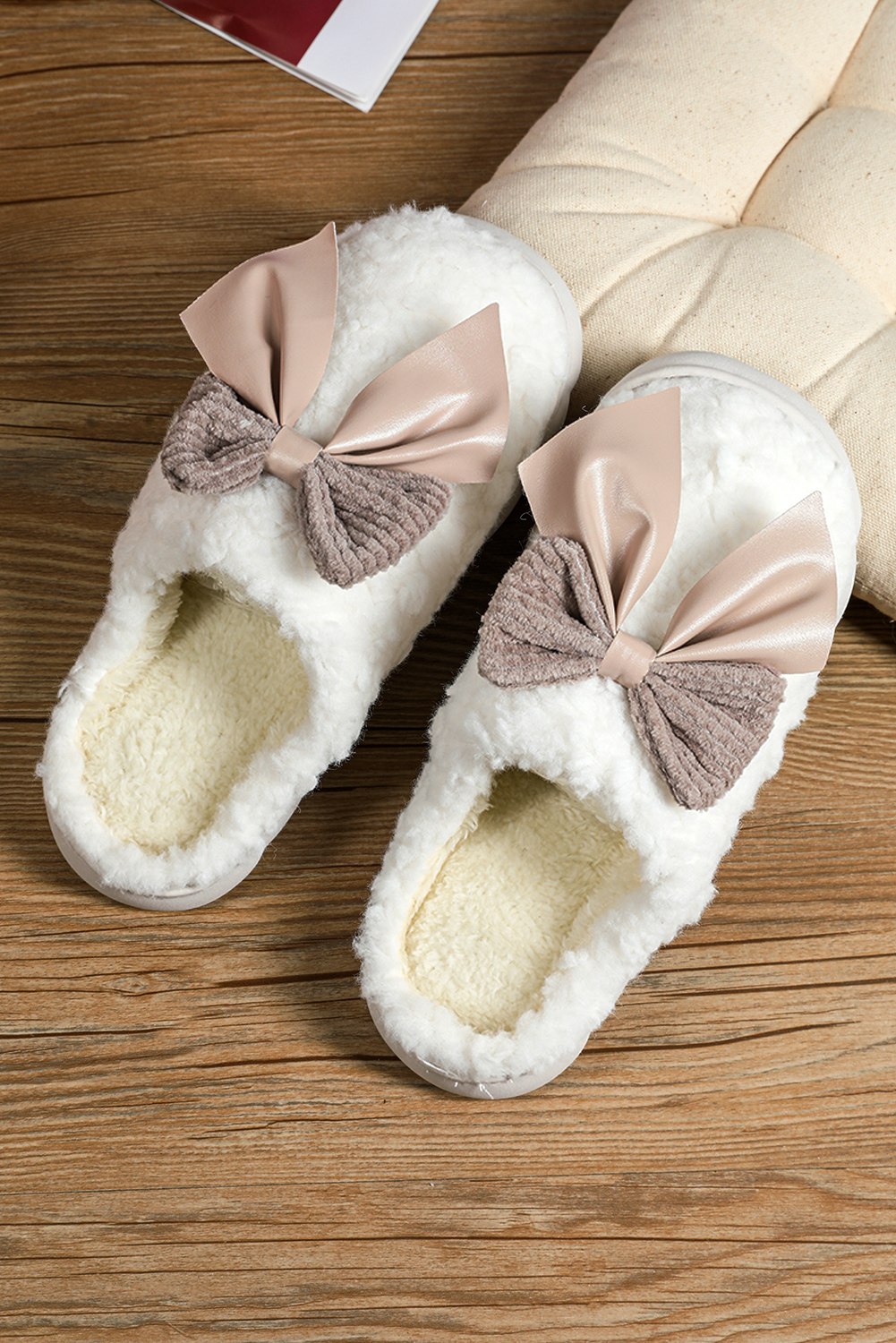 White Contrast Bowknot Applique Plush Winter Slippers (Colors May Differ by Batch) - loveforevers