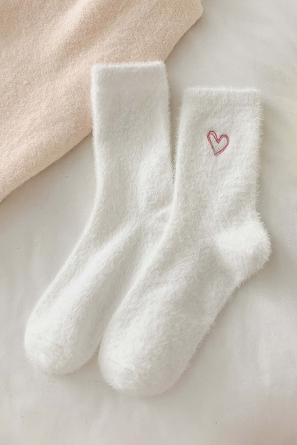 White Heart Embroidered Soft Thick Crew Socks - loveforevers