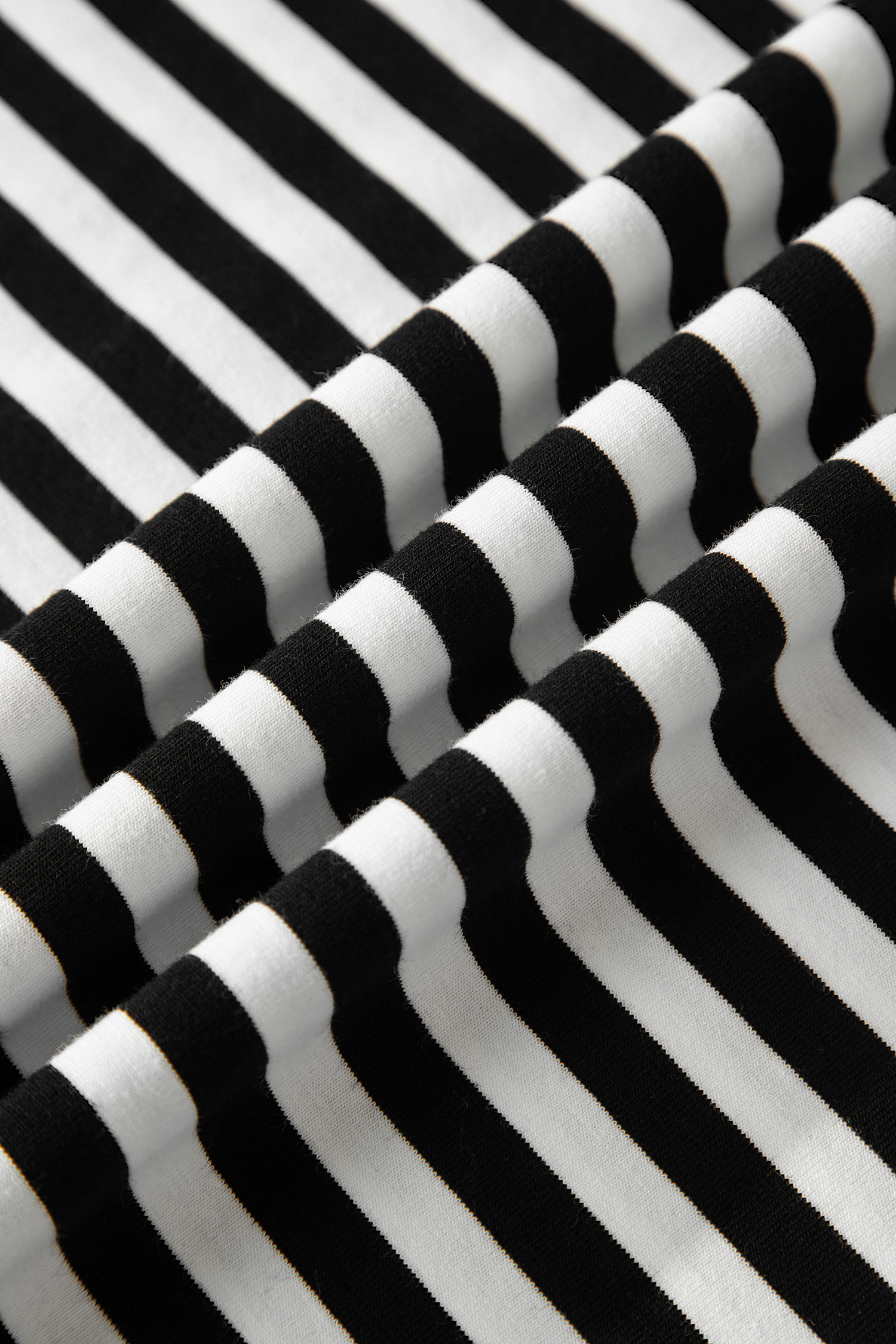 Black Striped Print V Neck Delicate Trim Casual Tee - loveforevers