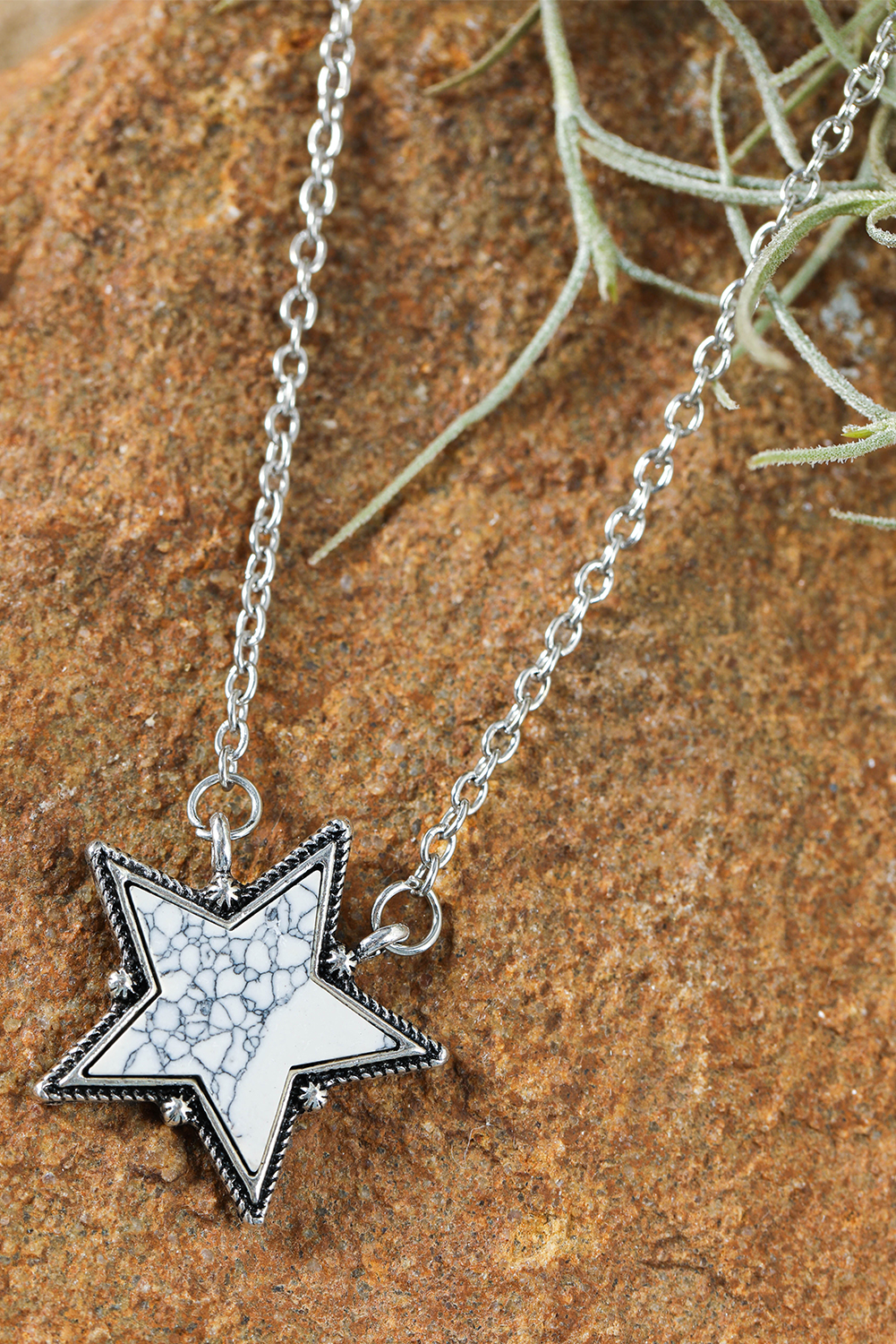 White Star Shape Pendant Chain Necklace - loveforevers