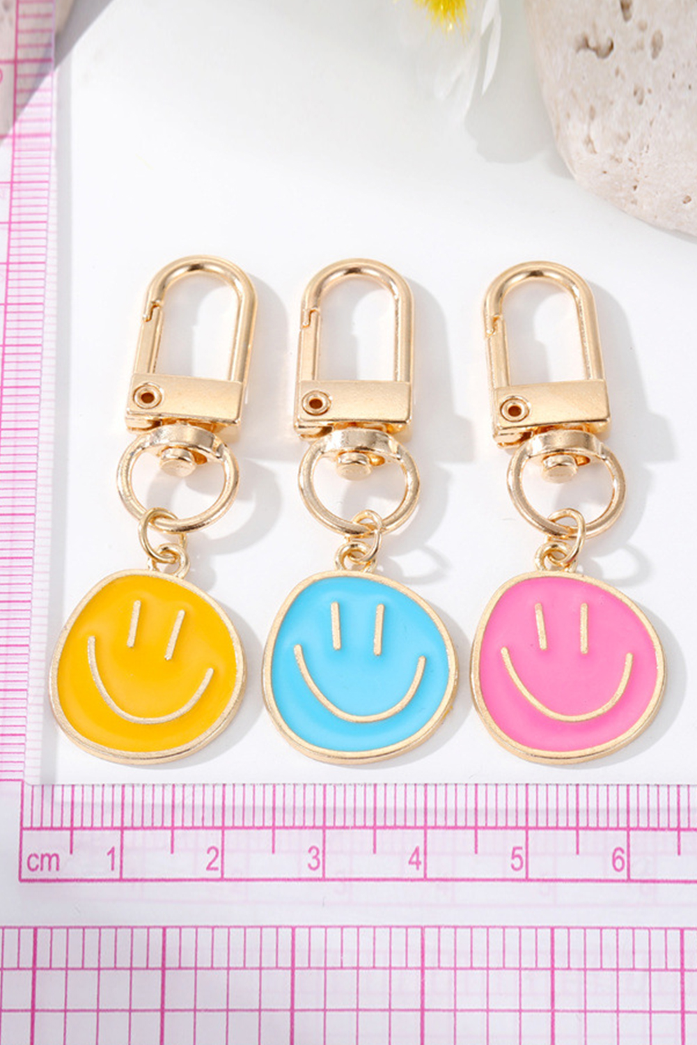White Smile Face Large Buckle Alloy Keychain - loveforevers