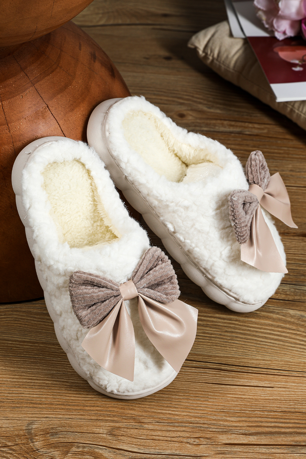 White Contrast Bowknot Applique Plush Winter Slippers (Colors May Differ by Batch) - loveforevers