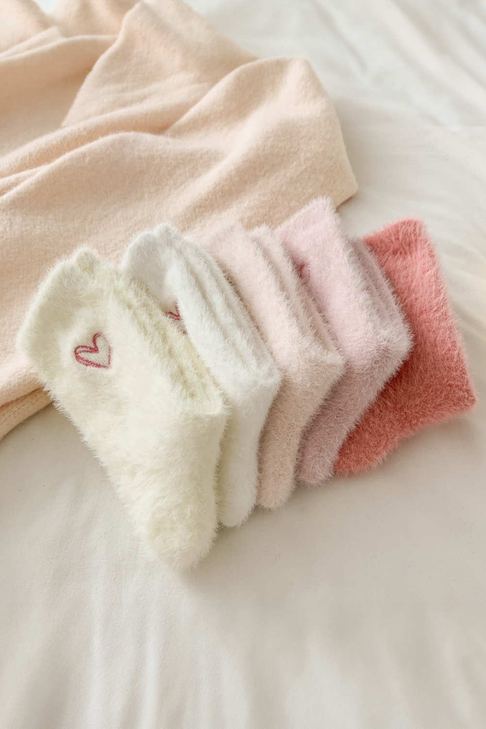 White Heart Embroidered Soft Thick Crew Socks - loveforevers