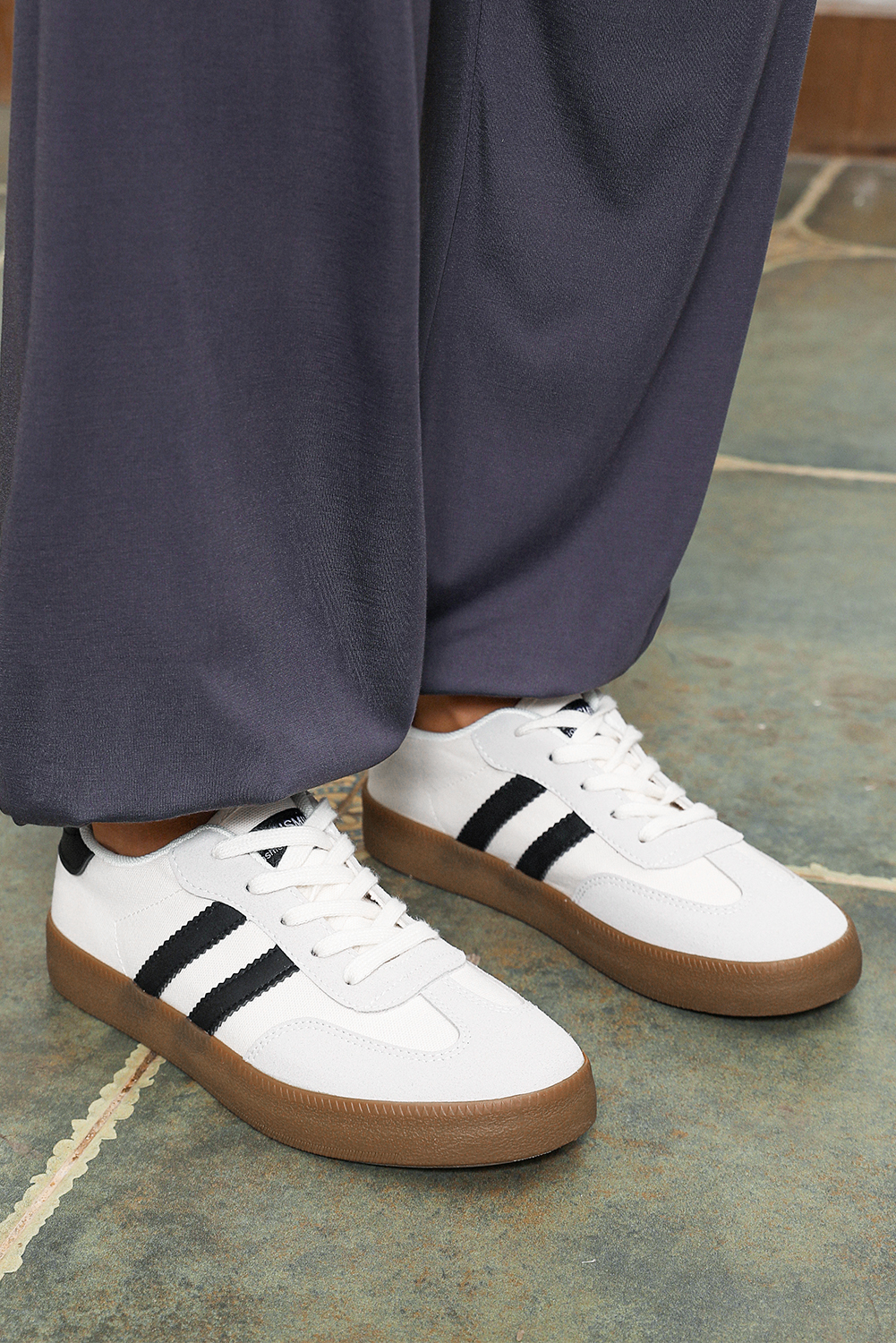 White Striped Lace-up Flat Sneakers - loveforevers