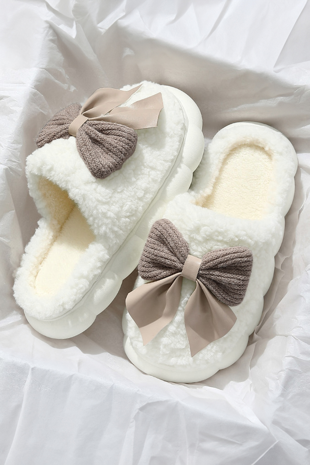 White Contrast Bowknot Applique Plush Winter Slippers (Colors May Differ by Batch) - loveforevers