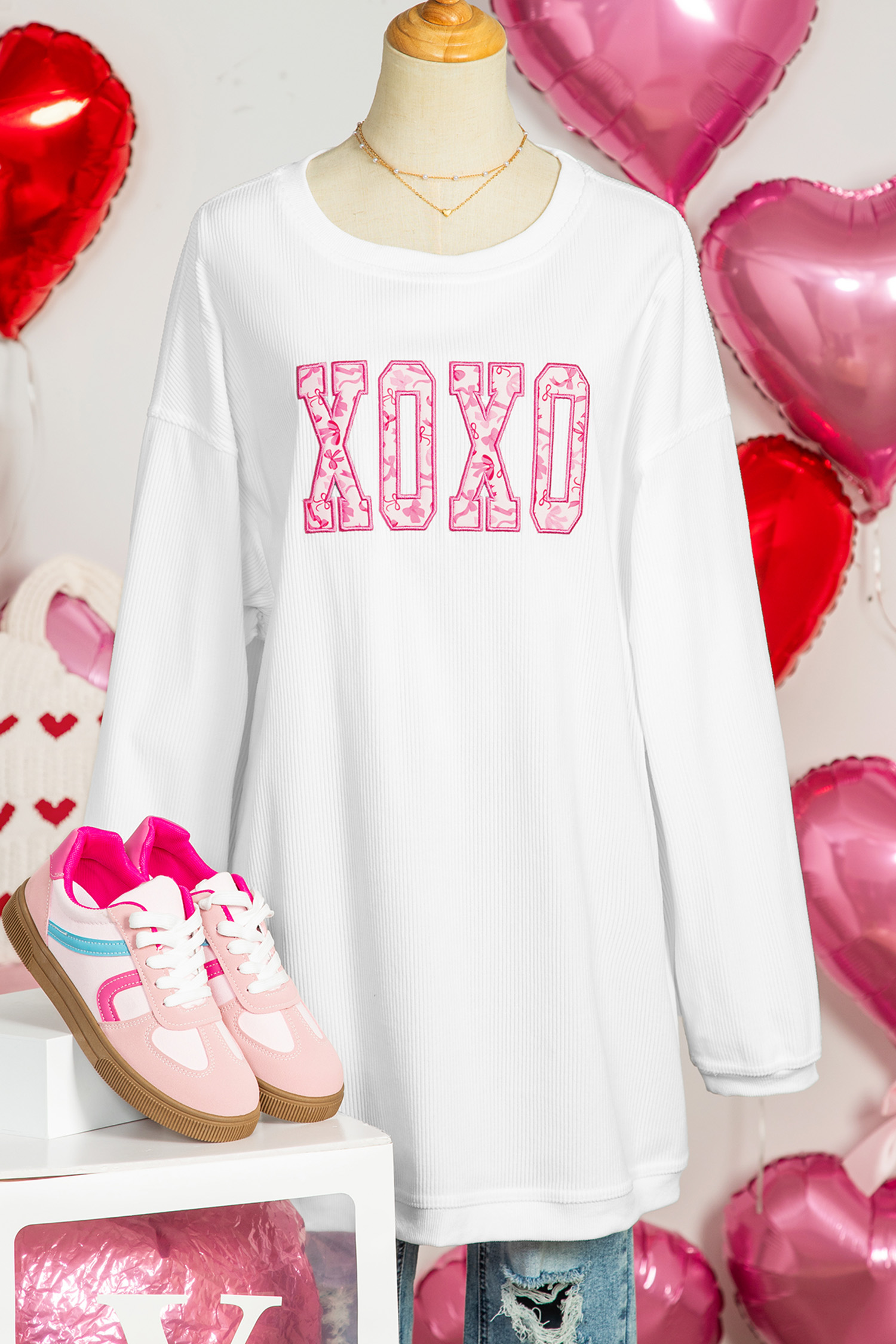 White Corded Ribbed XOXO Bow Print Embroidered Patch Graphic Sweatshirt - loveforevers