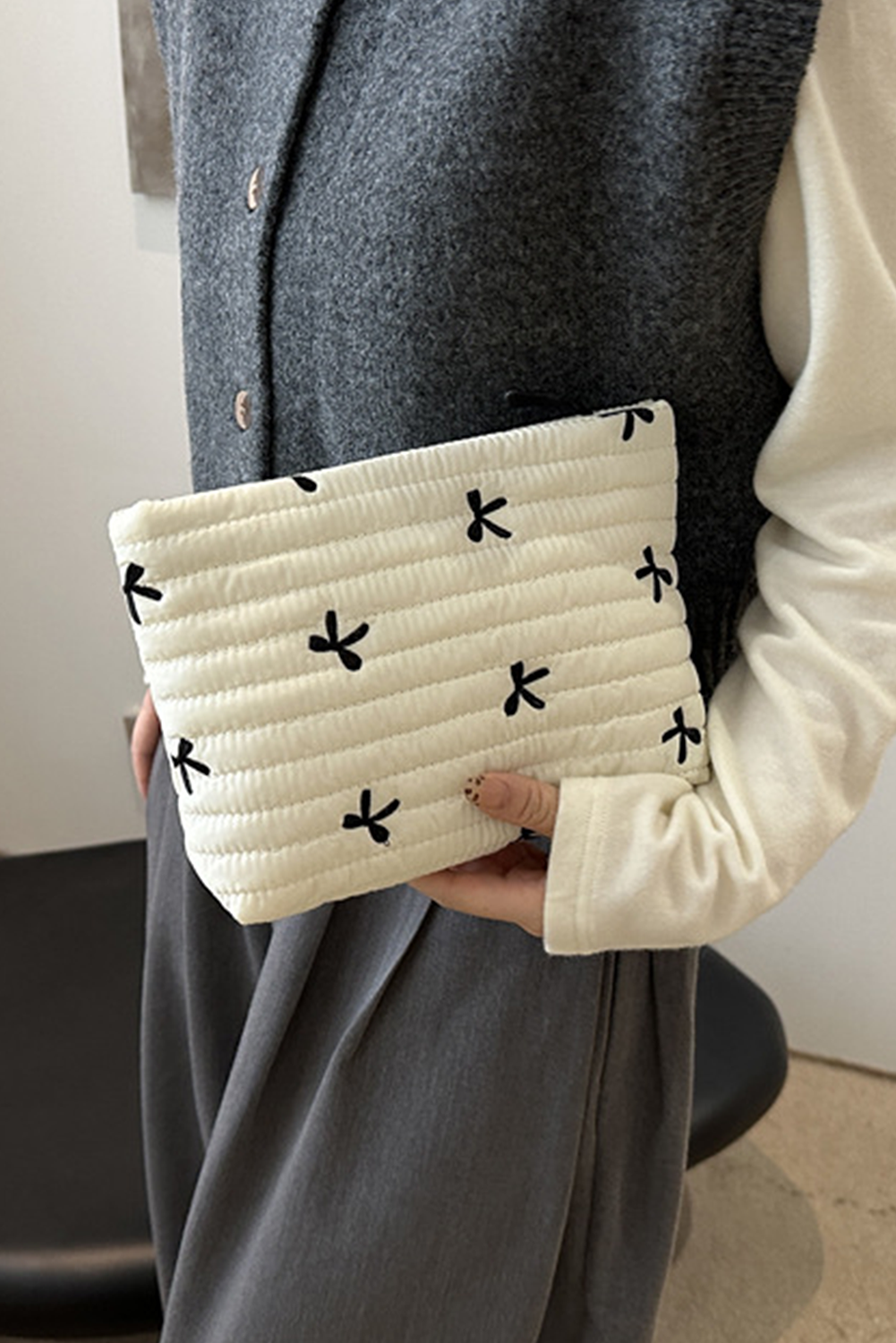 White Bow Ties Print Quilted Large Capacity Makeup Bag - loveforevers