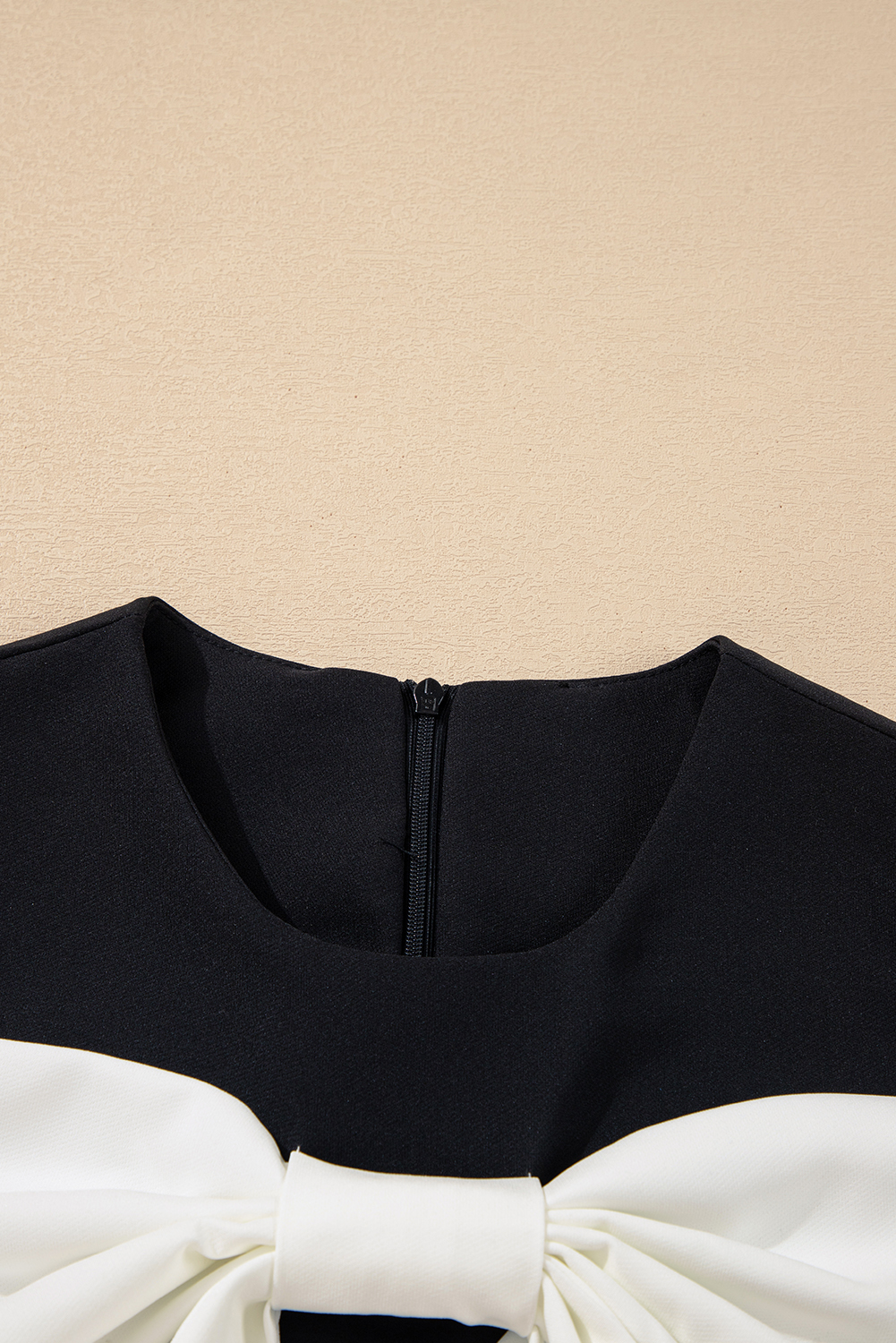 Black Contrast Bowknot Applique Crew Neck Sleeveless Mini Dress - loveforevers