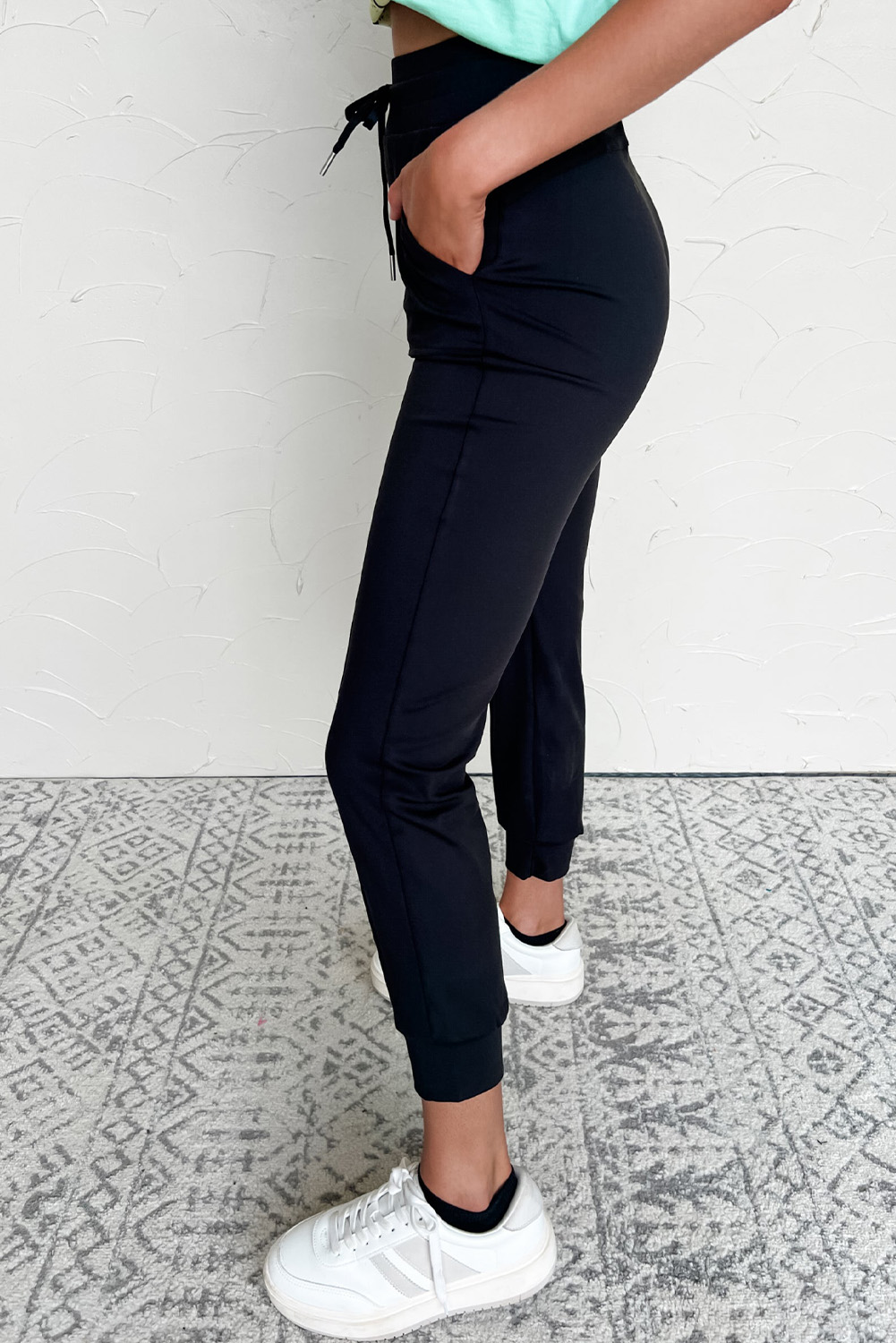 Black Exposed Seam Detail Skinny Drawstring Jogger Pants - loveforevers