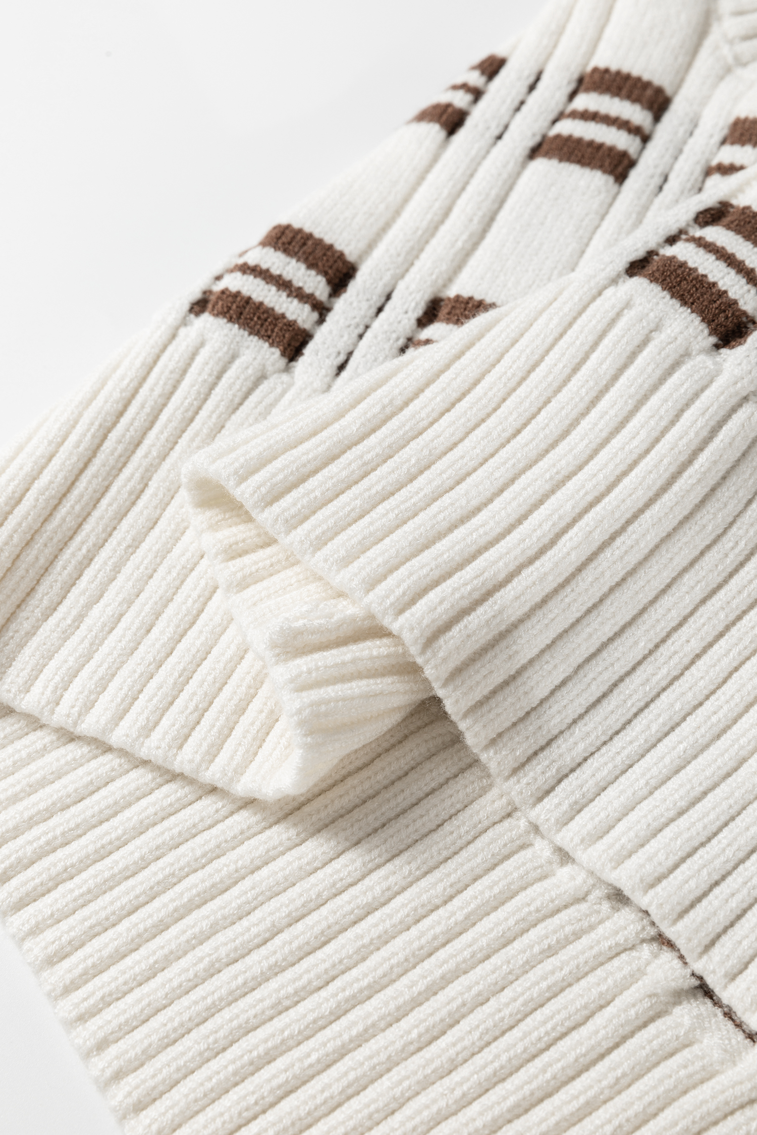 White Contrast Geometric Textured Knit V Neck Cropped Sweater Vest - loveforevers