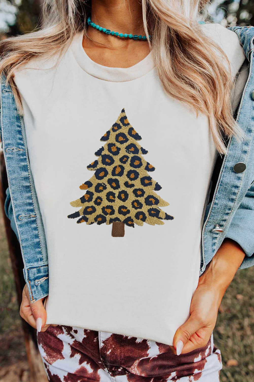 White Leopard Plush Christmas Tree Patched Graphic Tee - loveforevers