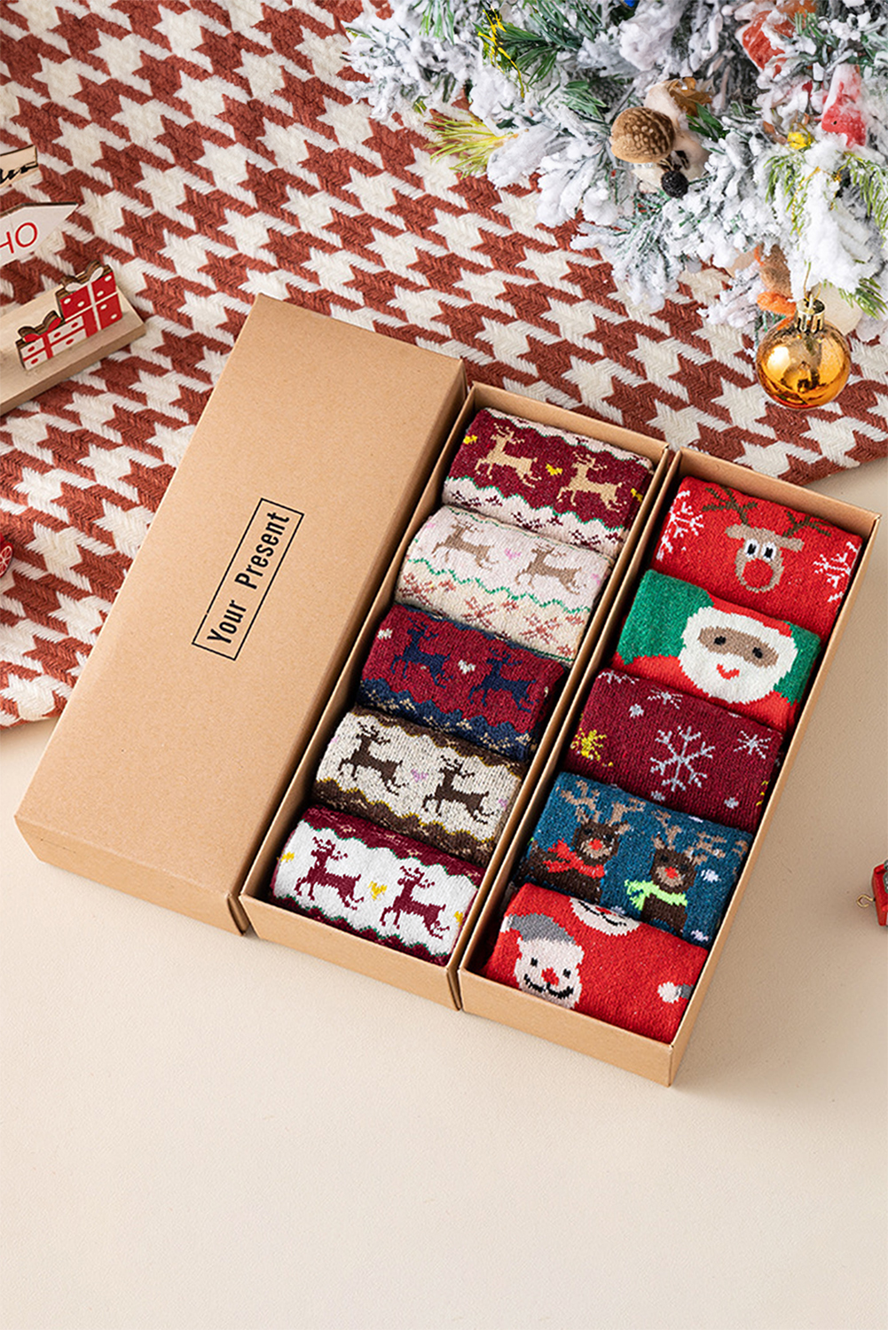 Parchment 5 Pairs Christmas Fashion Reindeer Geometric Print Socks in A Box - loveforevers