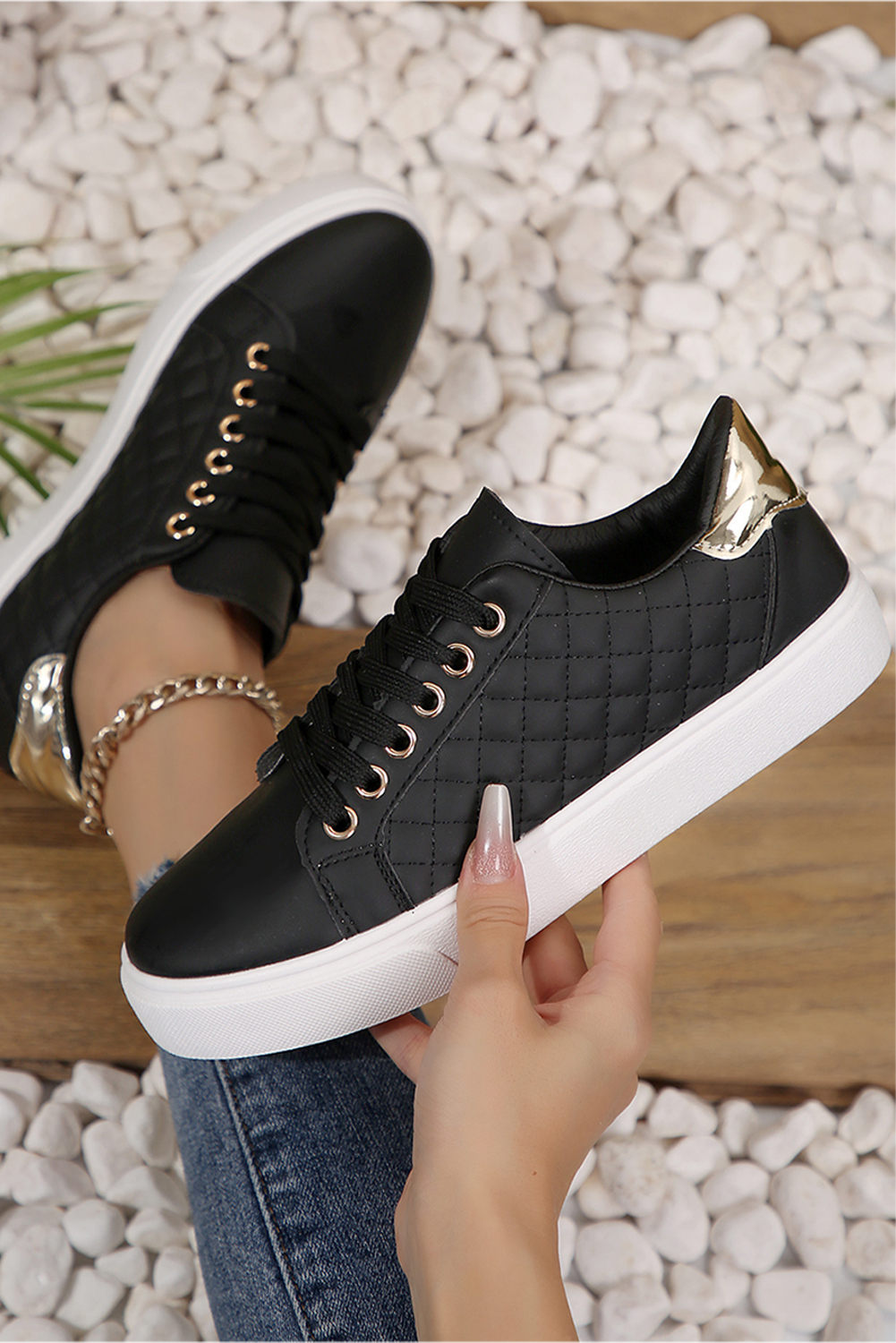 Black Color Contrast Quilted Lace-up Sneakers - loveforevers