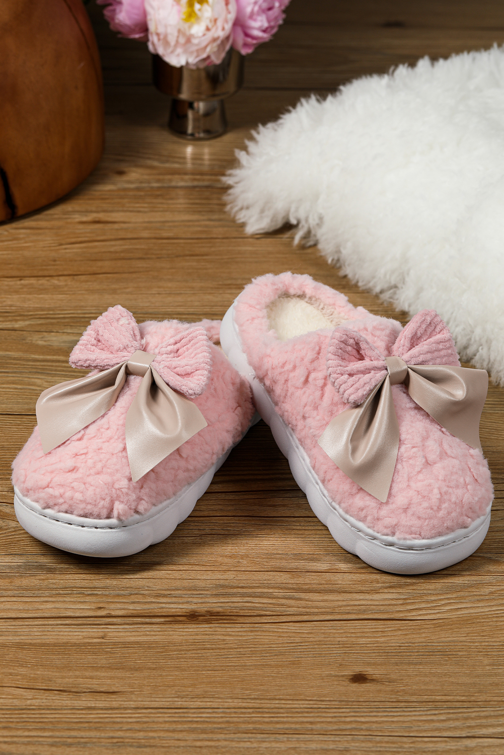 White Contrast Bowknot Applique Plush Winter Slippers (Colors May Differ by Batch) - loveforevers