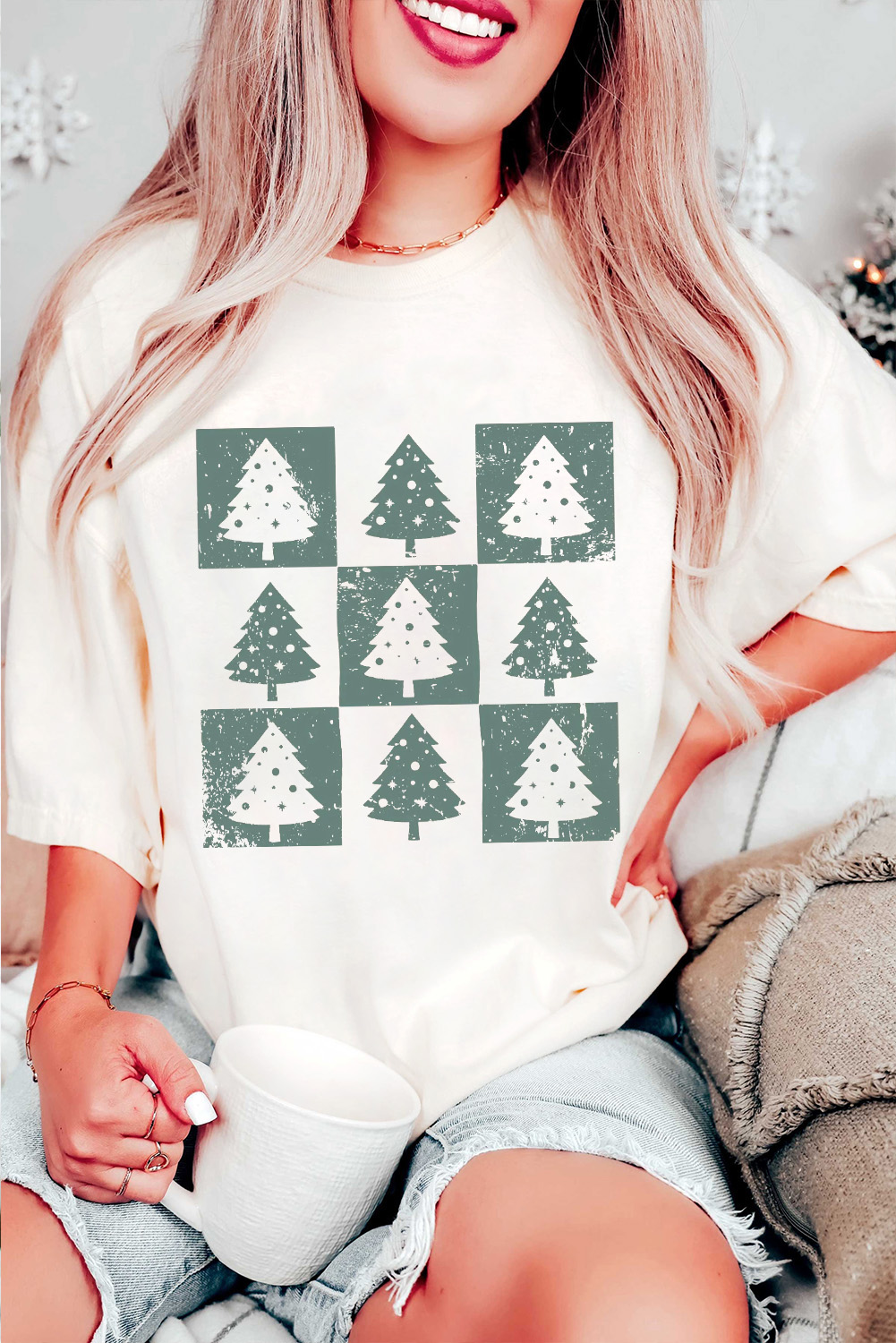 White Christmas Tree Checkered Distressed Graphic Oversize Tee - loveforevers