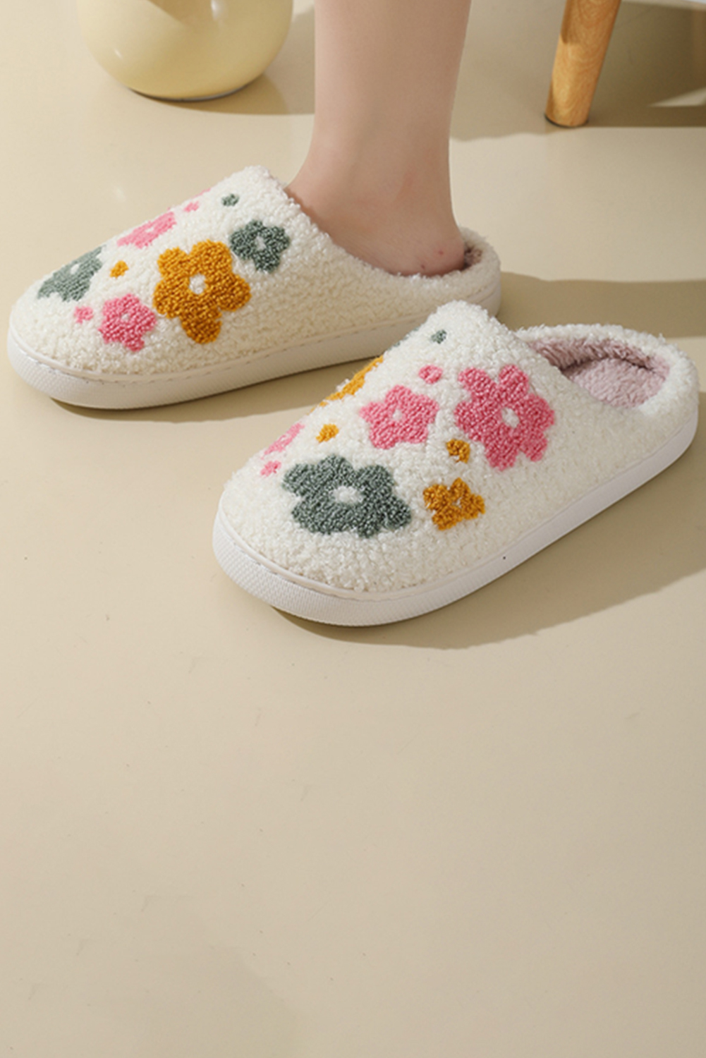 White Flower Pattern Slip On Plush Home Slippers - loveforevers