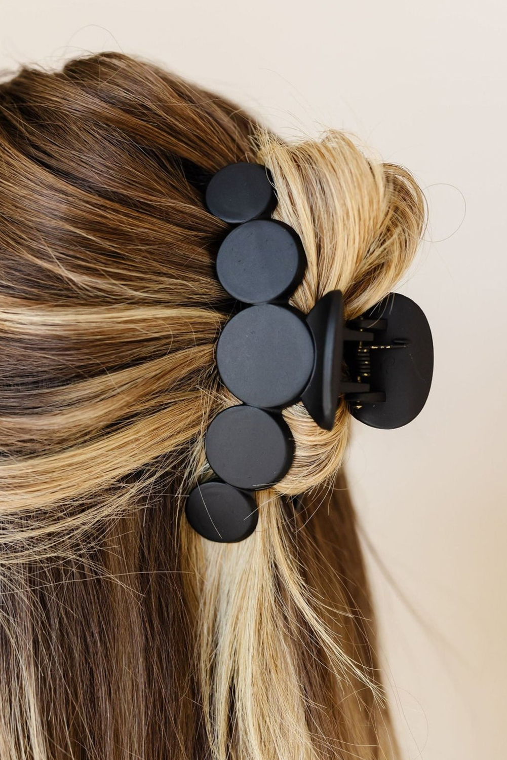 Black Minimalist 5 Circles Frosted Hair Claw Clip - loveforevers