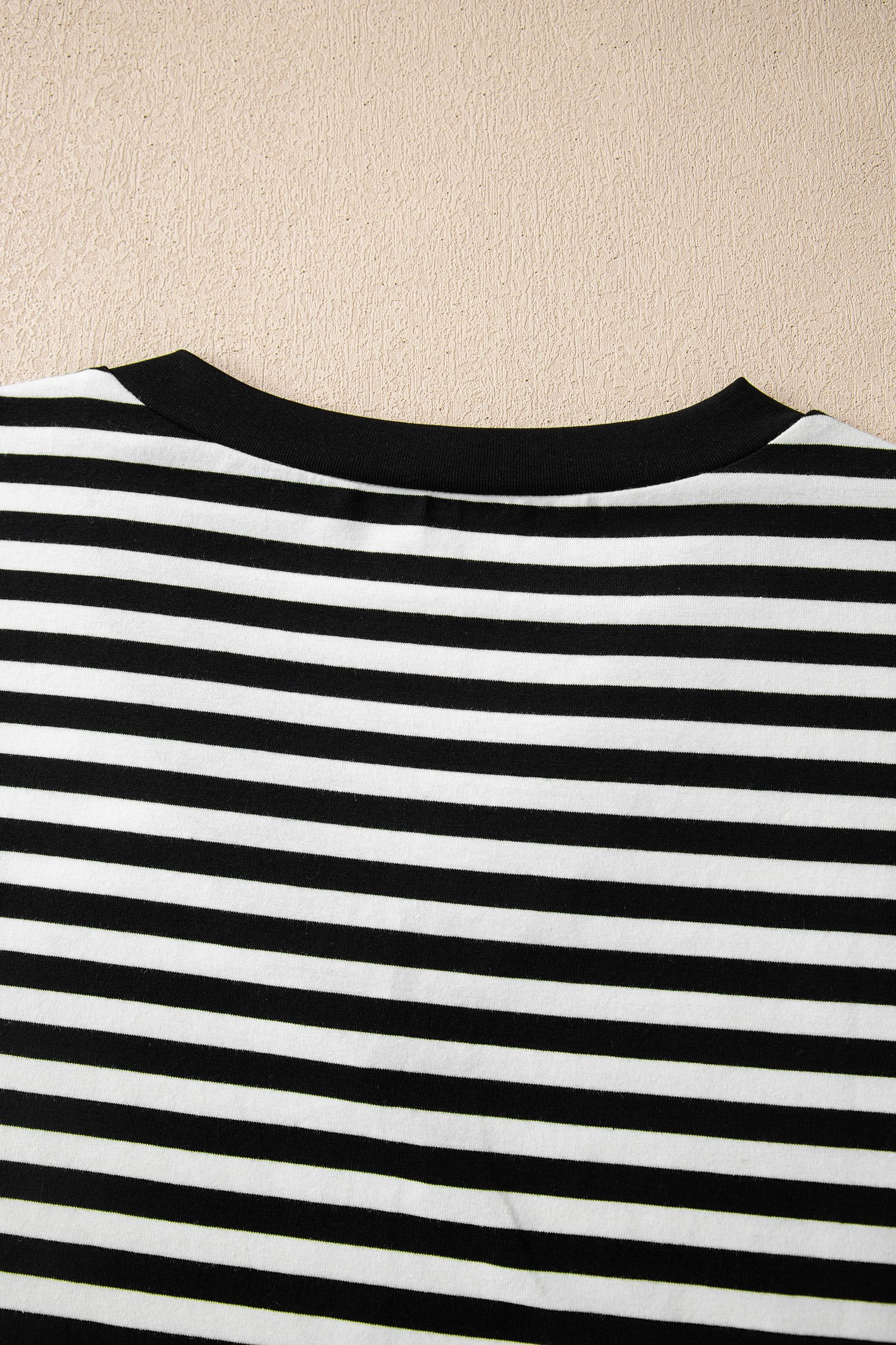 Black Striped Print V Neck Delicate Trim Casual Tee - loveforevers