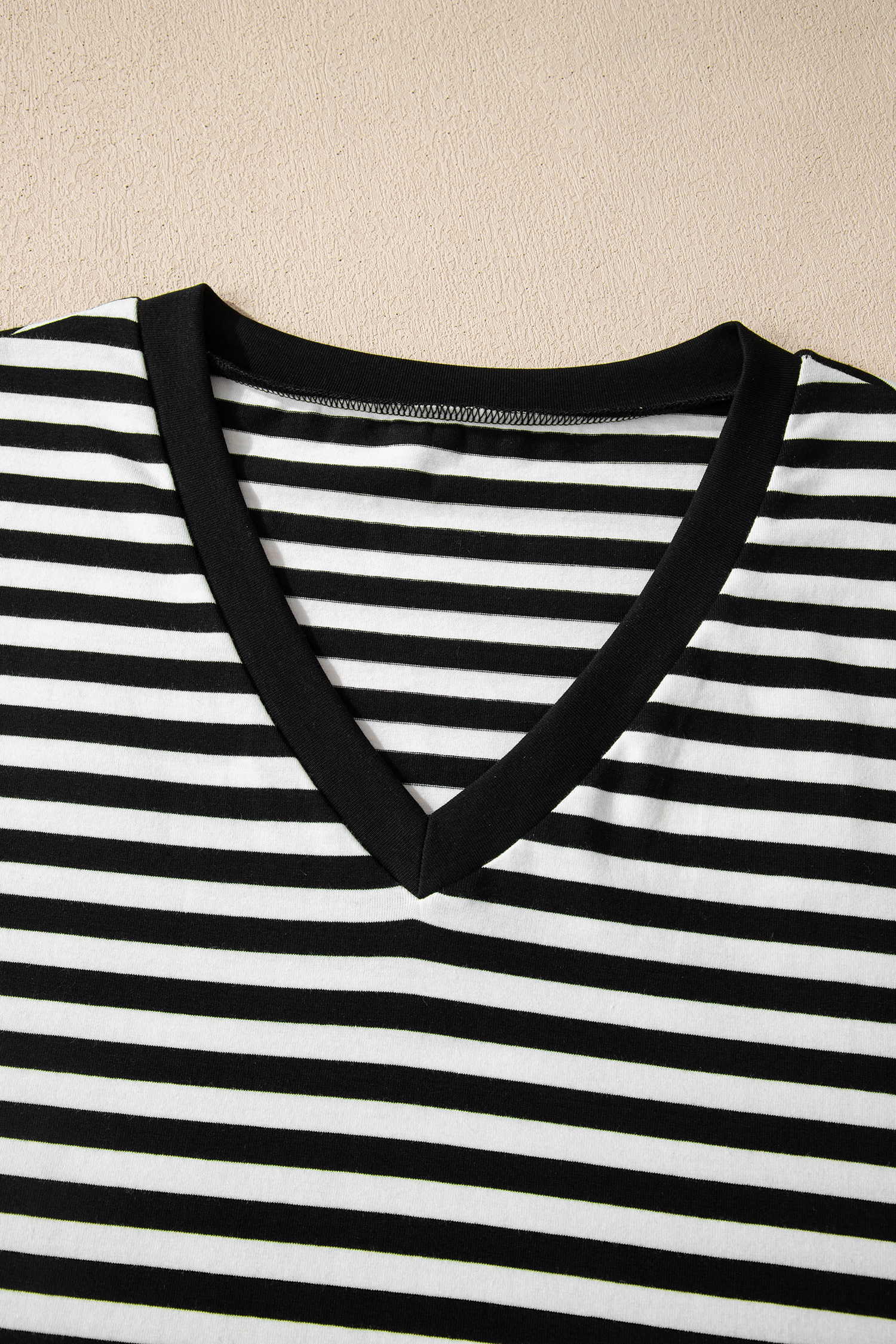 Black Striped Print V Neck Delicate Trim Casual Tee - loveforevers