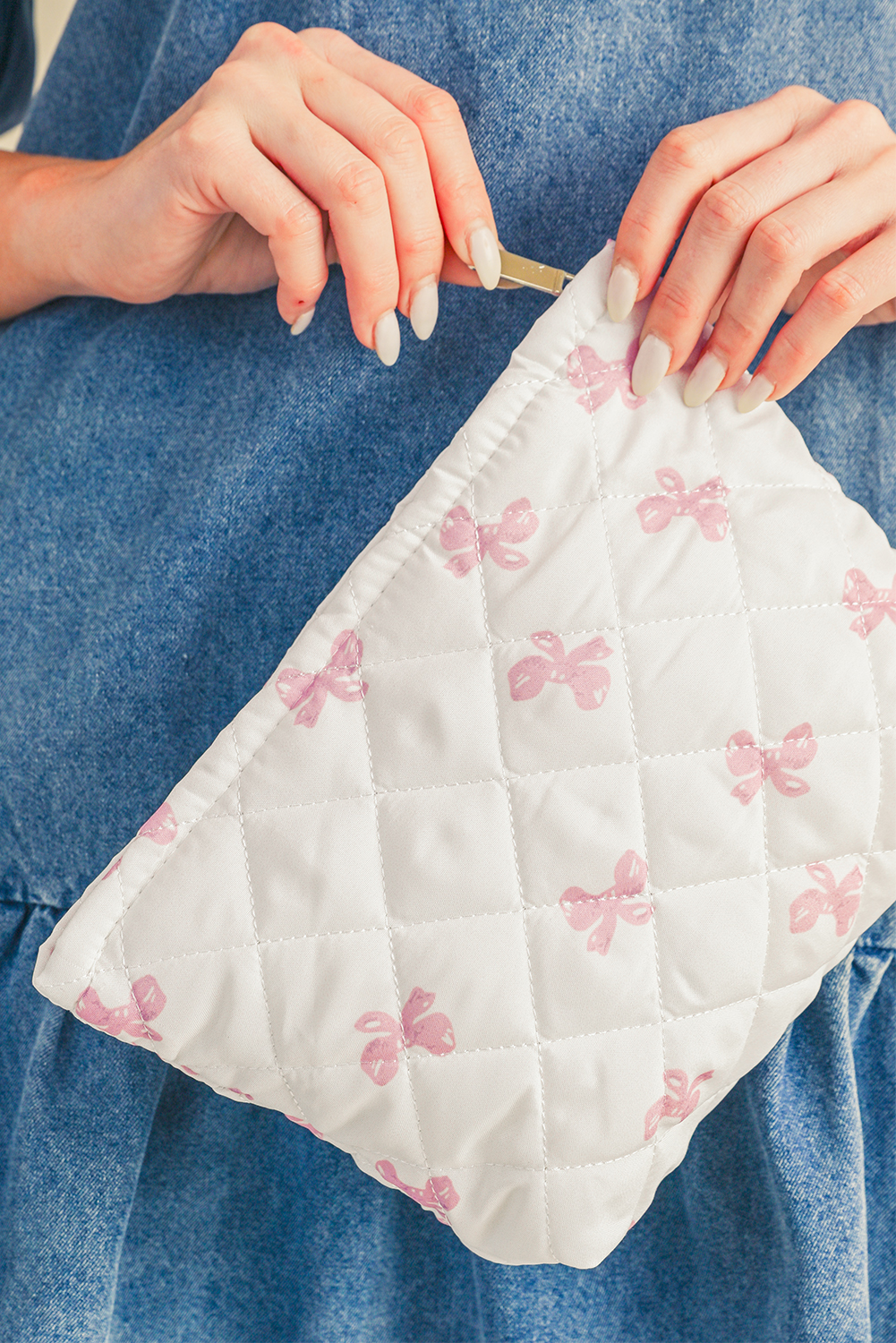 White Bow Knot Print Zipper Quilted Large Cosmetic Bag - loveforevers
