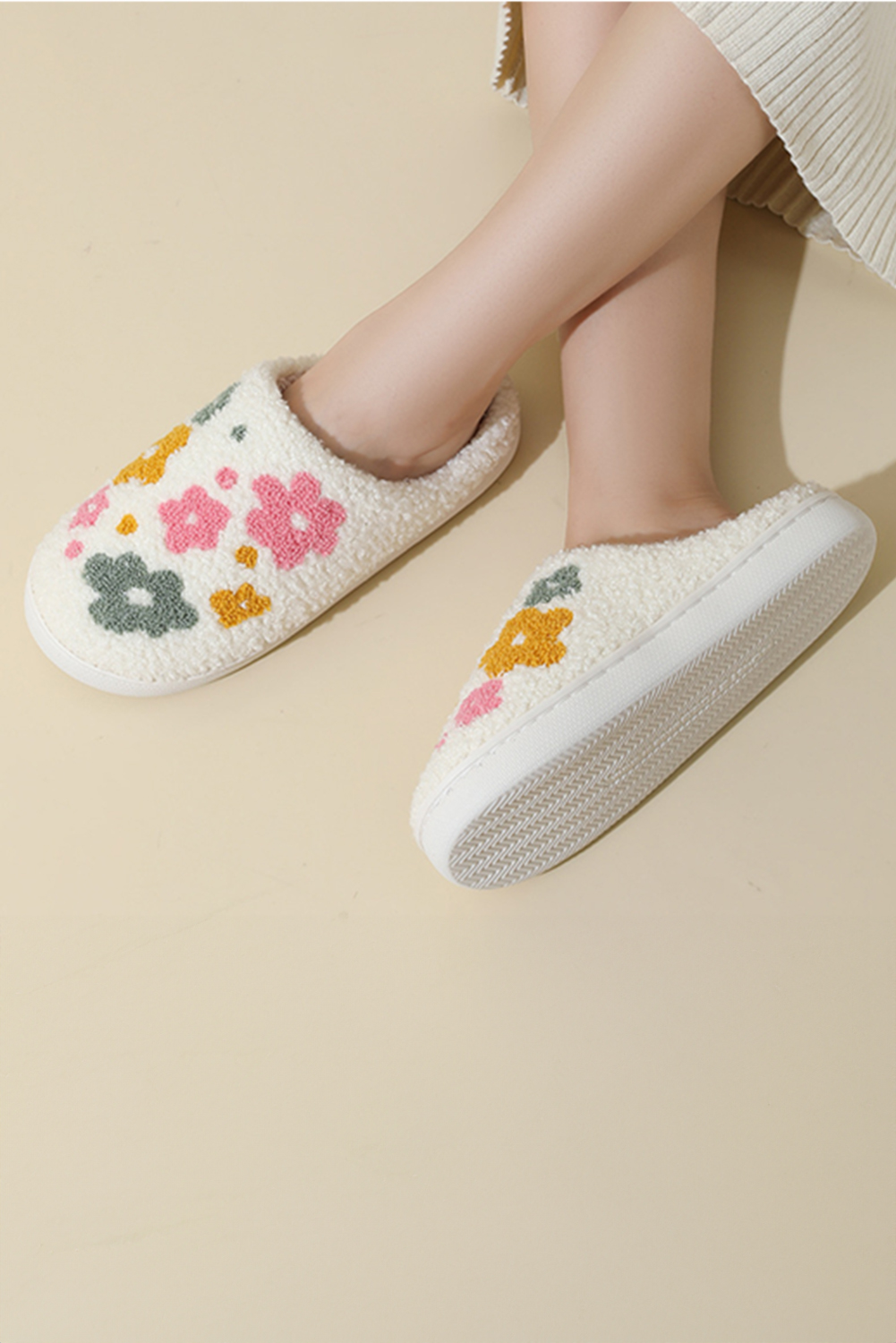 White Flower Pattern Slip On Plush Home Slippers - loveforevers