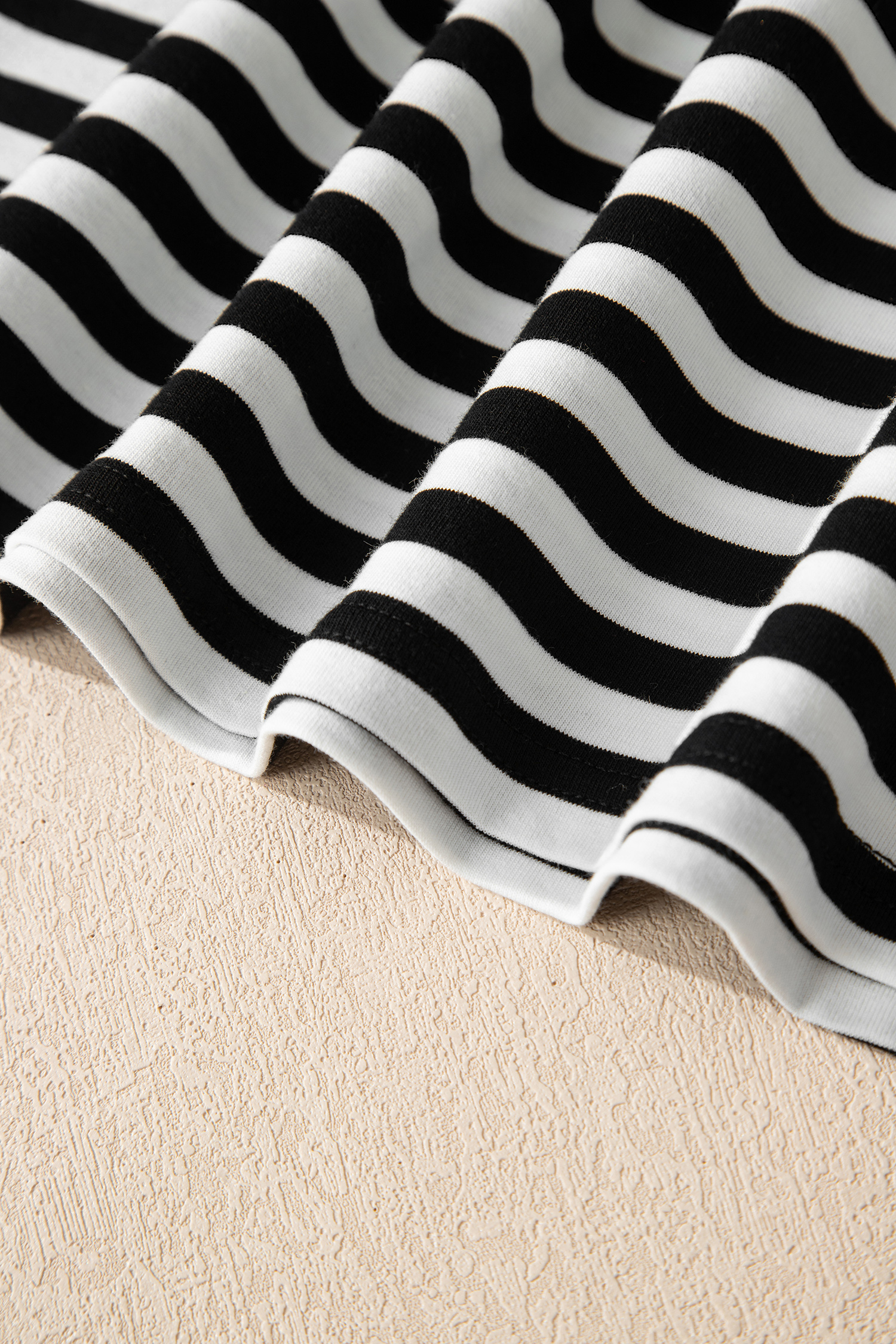 Black Striped Print V Neck Delicate Trim Casual Tee - loveforevers